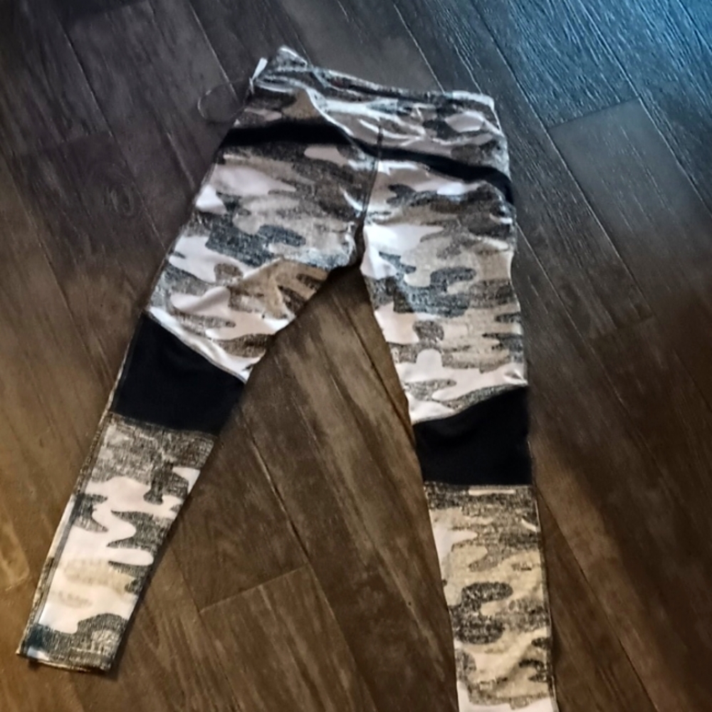 Camouflage Active Athleisure Leggings - Picture 3 of 7